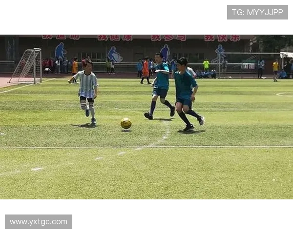 广州足球队的拼搏历程与洲际杯荣耀之路的深度剖析 广州足球队的拼搏历程与洲际杯荣耀之路的深度剖析